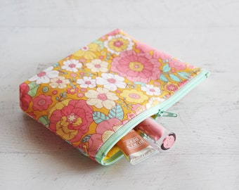 Vintage hippie floral print makeup / cosmetics bag - cute flower print zipper pouch - planner pouch