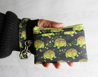 Tarjetero negro Goblincore, mini cartera de muñeca con estampado de sapo verde