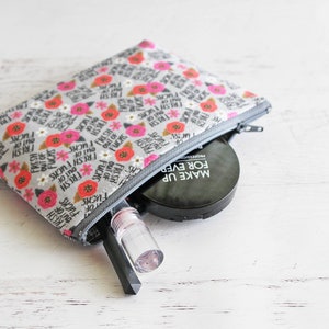 Recién salido del armario: bolsa de maquillaje con malas palabras / bolsa grande con cremallera: ideas de regalo para tu mejor amiga