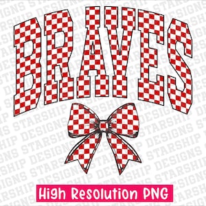 Puede incluir: Gr&aacute;fico digital con la palabra "BRAVES" en un patr&oacute;n audaz a cuadros rojo y blanco. Debajo del texto hay un lazo a cuadros a juego. La imagen incluye el texto "High Resolution PNG".