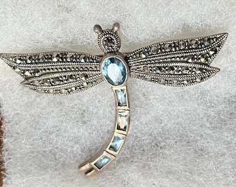 Broche de libélula vintage em prata esterlina 925, marcasita e vidro azul/pedra presente