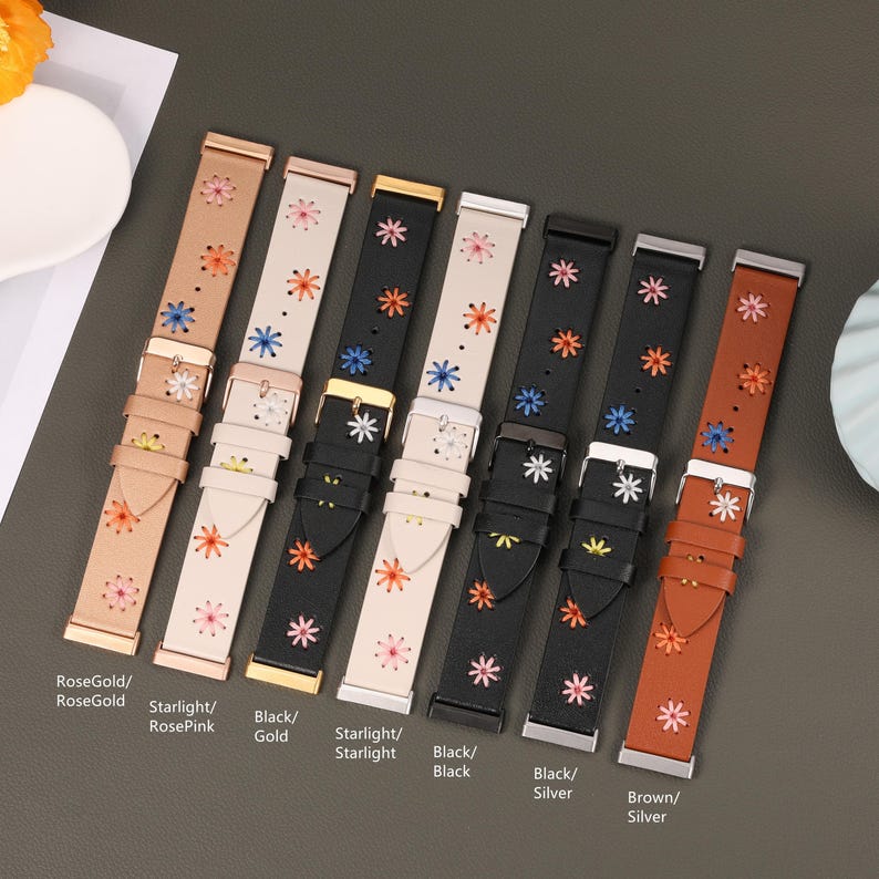 Puede incluir: Ocho correas de reloj de diferentes colores con dise&ntilde;os florales bordados. Las correas son de color oro rosa, rosa, negro, oro, marr&oacute;n y plata.