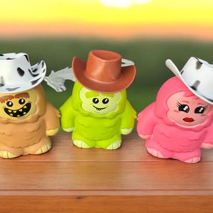 Buck Buck Bronco Buddies with hats - Sasquatch