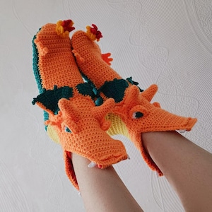 Charizard-inspirerade virkade strumpor: Vuxna draketofflor, rolig födelsedagspresent