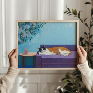 ピンクのモヒートカクテルを持つ三毛猫、風変わりなカクテルバーの装飾、かわいい猫のアート、気まぐれな猫の壁アート、浮世絵風アート、デジタルダウンロード
