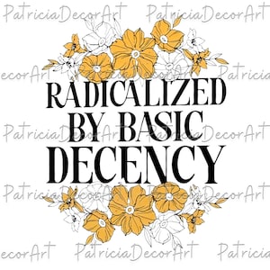 以下が含まれることがあります： 白い背景に、黒い文字で「RADICALIZED BY BASIC DECENCY」と書かれ、黄色と白の花のフローラルデザインで囲まれています。「Patricia Decor Art」の文字が周囲に繰り返されています。