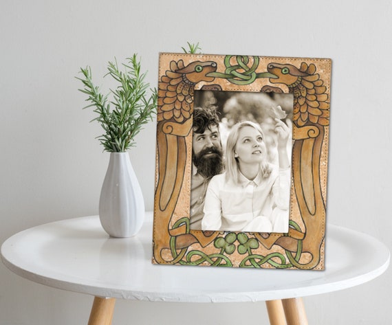 Celtic Lion Picture Frame: Rustic Gallery Wall Decor, 5x7 Felt Back