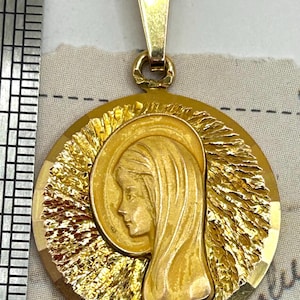 Stunning Unique Vintage Yellow Gold Plated Virgin Mary Catholic Religious Medal Pendant Charm Signed