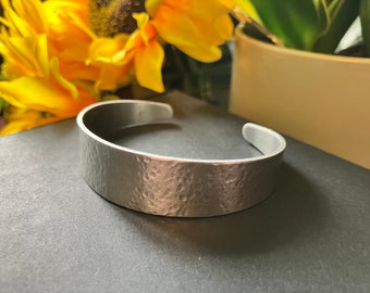 Hidden message - BELIEVE IN LOVE - 16mm hand hammered texture Aluminium Cuff Bracelet