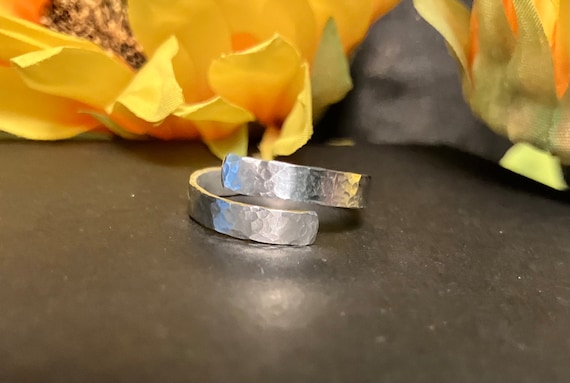 Hammered finish 4mm aluminium wrap ring