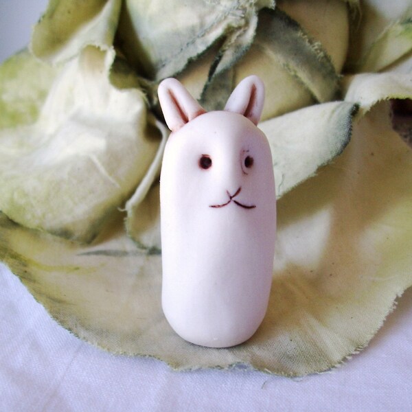 Happy Garden Fresh White Minimalist Porcelain Bunny Rabbit Sculpture