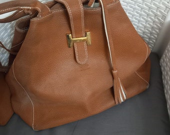 sac à bandoulière vintage hermes des années 80 en cuir marron avec sac de rangement portable portefeuille