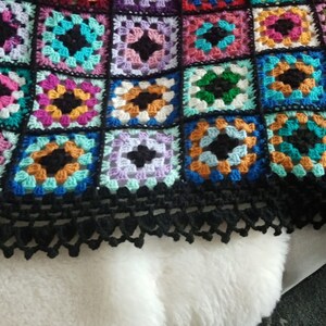 Patchwork Tagesdecke handgestrickt Bild 5