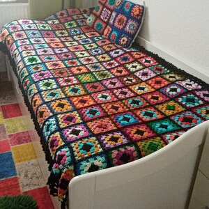 Patchwork Tagesdecke handgestrickt Bild 1