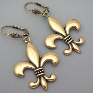 Victorian Earrings Fleur De Lis Earrings Antiqued Gold Brass Hawaiibeads Earrings