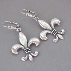 Victorian Earrings Fleur De Lis Earrings Antiqued Silver Plated Brass Hawaiibeads Earrings