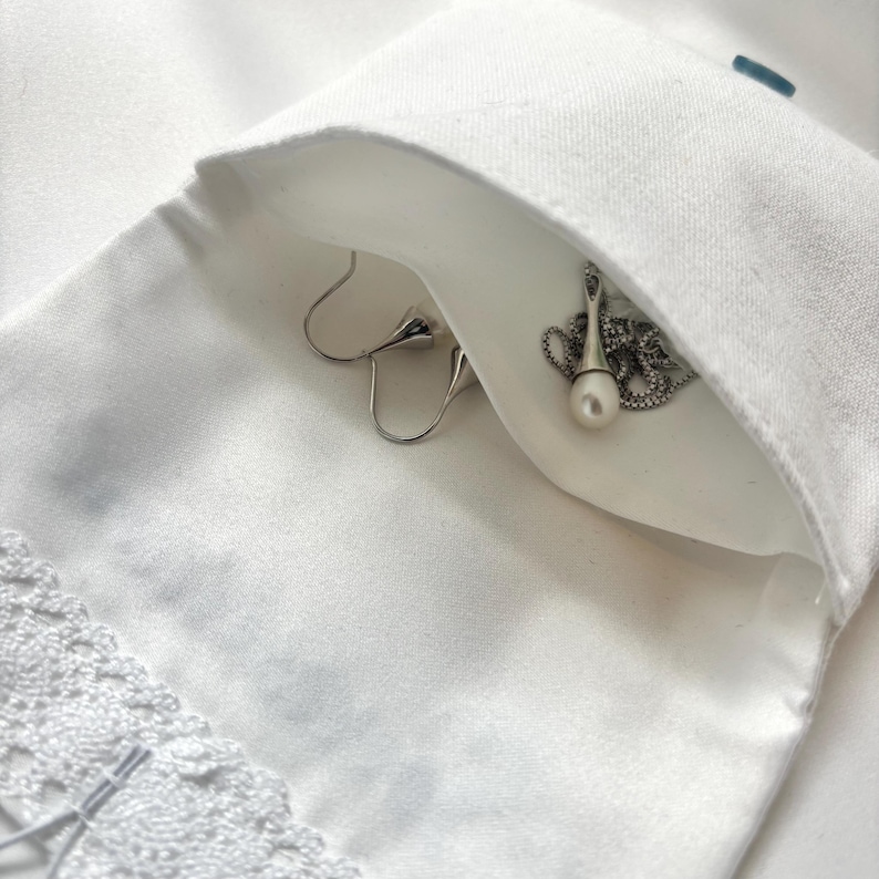 Personalized Travel Jewelry Case Custom Wedding Gift Her Something Blue Bride Earring Holder Embroidered Bride to Be Keepsake Ring Holder Bild 4