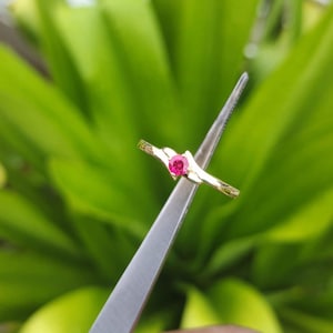 Anillo de plata de ley bañado en oro: joyería minimalista apilable