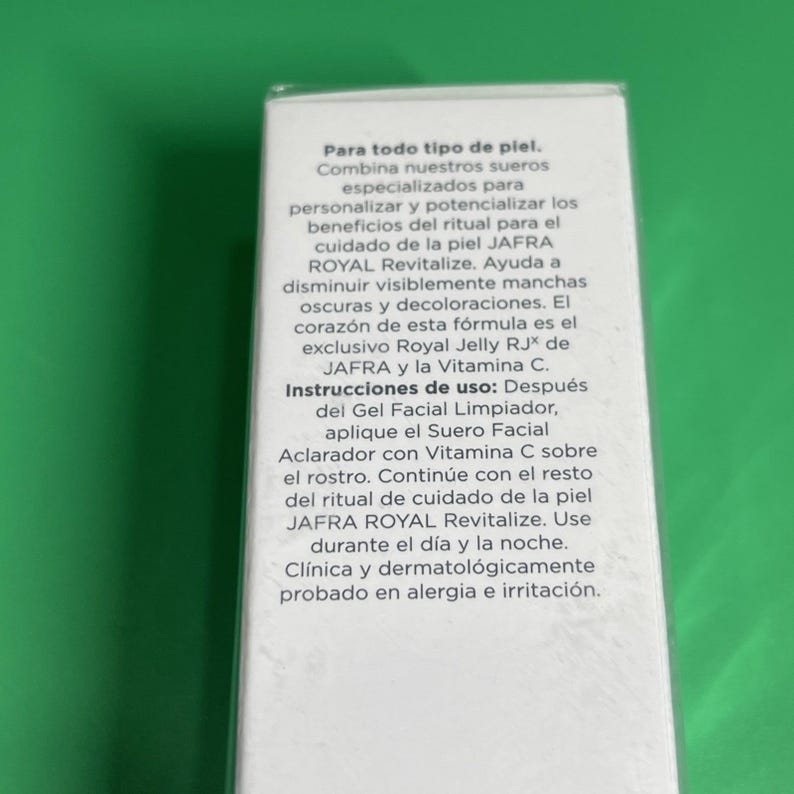 Suero revitalizante para imperfecciones con jalea real de Jafra, 30 ml (1 onza líquida), sellado. imagen 4