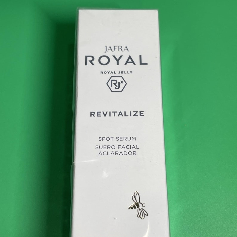 Suero revitalizante para imperfecciones con jalea real de Jafra, 30 ml (1 onza líquida), sellado. imagen 2