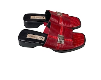 Sandalias Brighton Beth de piel granulada en rojo y negro, sin cordones, zapatos tipo mules, talla 6 M
