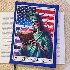 Funda de libro de cartas del Tarot "El Lector", funda de calavera, sobrecubierta personalizada, accesorios para libros, funda acolchada, regalo para amantes de los libros, mochila.