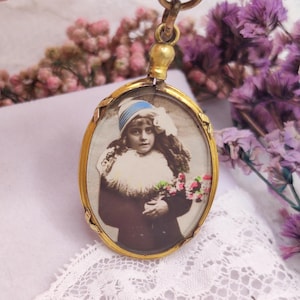 Gold Plated Antique French Locket. Glass, Ribbon Motifs. Pendant for Photo. Vintage Wedding, Love Declaration, Meaningful Gift for Him