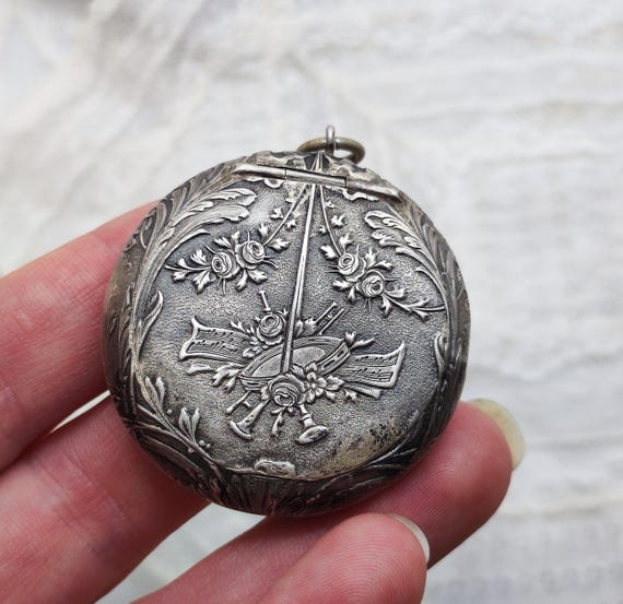 Antique French Silver Compact Pendant: Art Nouveau Fl… - Gem