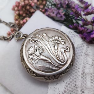1890-1910 Silver Pendant Compact. France, Art Nouveau, Carnation Motif. Locket Box for Treasured Keepsakes. Vintage Wedding, Gift for Him