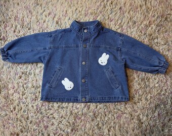 Minimalistischer Miffy | Maßgeschneiderte Jeansjacke