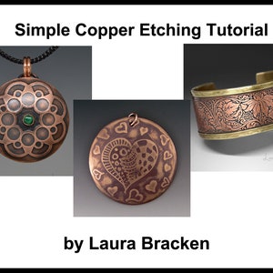 Könnte beinhalten: Drei kupfergeätzte Schmuckstücke, darunter ein Anhänger mit einem grünen Stein, ein Anhänger mit einem Herzmotiv und ein Armreif mit einem Blumenmuster. Das Bild trägt den Titel "Simple Copper Etching Tutorial by Laura Bracken".