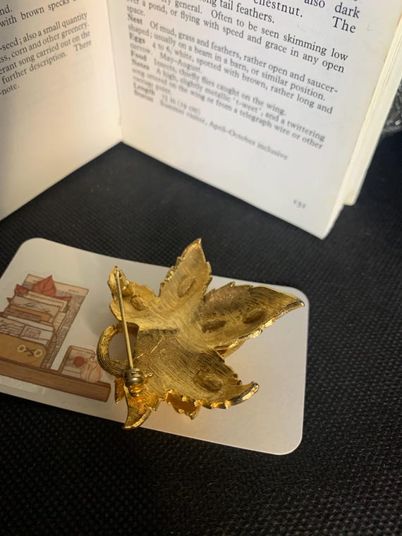 Gold tone, large maple leaf, three dimensional br… - image 3