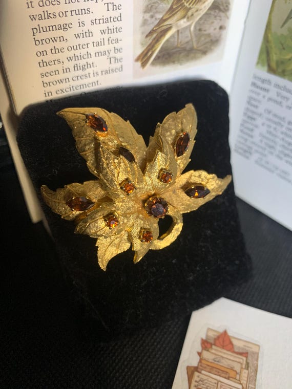 Gold tone, large maple leaf, three dimensional br… - image 1