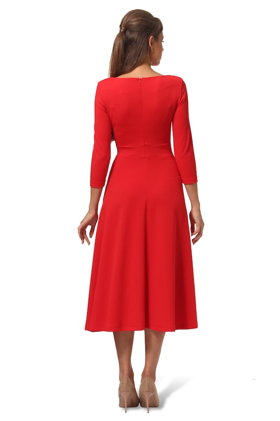 Elegant Viscose Midi Dress: Cutout Neckline, 3/4 Sleeve