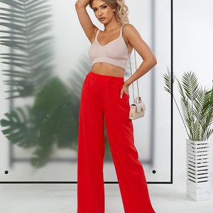Pantalon taille haute avec élastique et poches latérales en tissu d'été léger Rouge