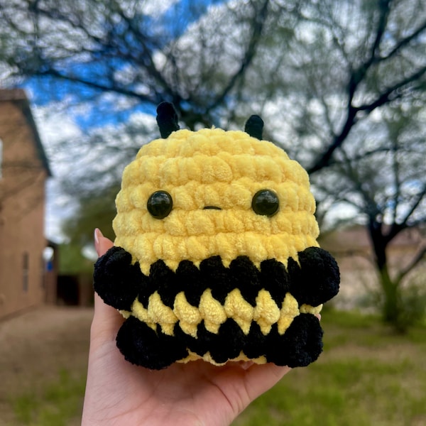 Chunky Sitting Bee Handmade Crochet Amigurumi Soft Toy Gift Stuffed Plushie Chubby Funny New Kids Adult Stuffed Animal