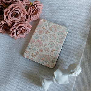 Vintage Petals Kindle Case,Kobo case,Kindle Paperwhite 12th Gen and Kindle Colorsoft with Hand Strap,Auto Sleep Wake,Magnetic Back