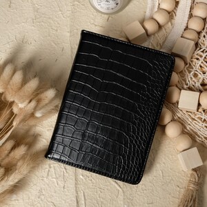 Custom Croc Leather Kindle Case with Stand & Hand Strap Auto Wake/Sleep, Personalized Mother's Day Gift for Kindle Paperwhite 12th 7" Black