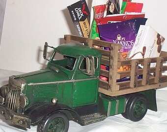 Gift Basket Green pickup Truck Tabel Top Decoration Decor Snack Nuts Jerky Metal