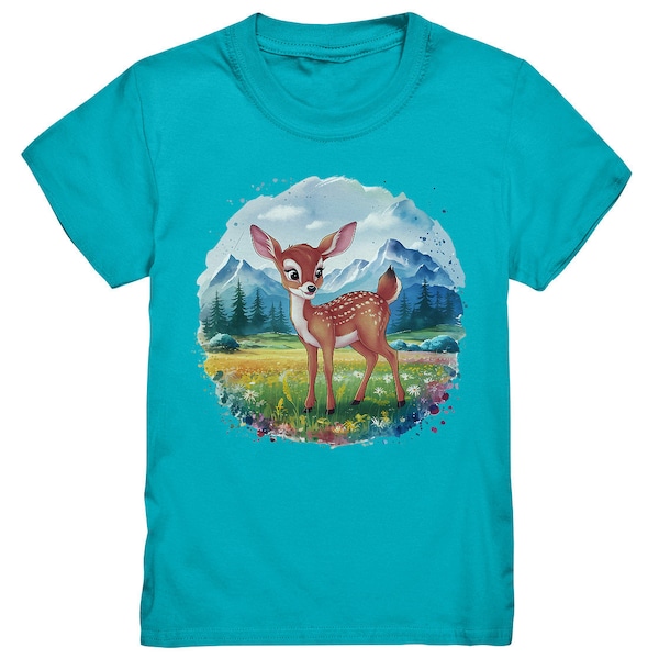 Reh Kitz Kinder T-Shirt - Farbenfrohes Shirt für Kids mit kleinem Rehlein in der Natur auf Wiese vor Wald und Bergen - Kids Premium Shirt