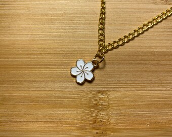 White flower necklace