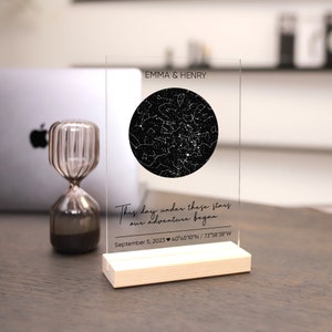 Mapa de estrellas personalizado por fecha, Mapa de cielo nocturno de coordenadas, Mapa de constelaciones, Gráfico de estrellas con soporte de madera, Regalo de compromiso, Regalo de pareja