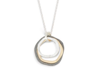 Collar circular de metal mixto, plata de ley oxidada y chapado en oro