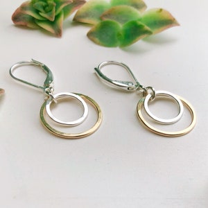 Cirkel oorbellen, goud en zilver gemengde metalen oorbellen, Dangle Oorbellen met Leverback, handgemaakt cadeau voor moeder afbeelding 1