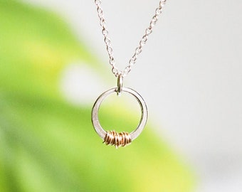 Collier inspirant, petit pendentif cercle, collier minimaliste délicat, collier femme solide, cadeau de survivant