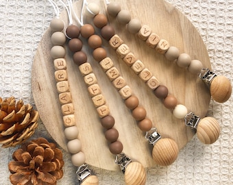 Personalized Pacifier Clip – Custom Baby Name Soother Holder – Pastel Silicone & Natural Beech Wood Beads – Perfect Newborn Gift