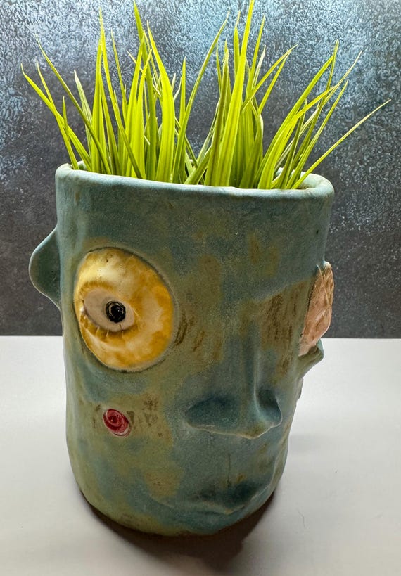 Medium Face Planter - yellow eye   -  (Free US Shipping)