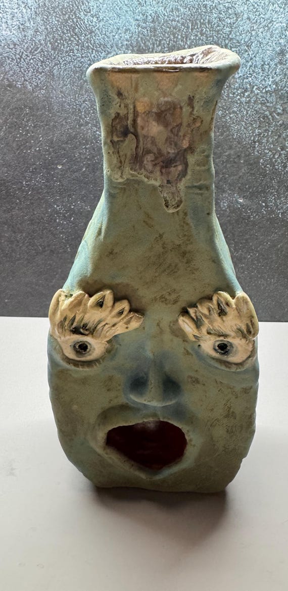 Medium Face Vase - shocked  -  (Free US Shipping)