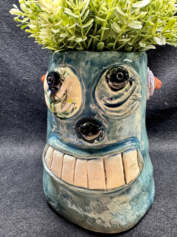 Face Planter - Robot in Blue - (Free US Shipping)