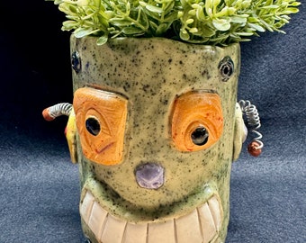 Face Planter - Smiley Robot in Green - (Free US Shipping)